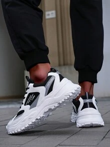 أحذية رجالية كاجوال عصرية 2025 جديدة، نعل سميك مريح ، محبوكة منفذة للهواء، برباط أسلوب رياضي دائري مناسبة لشباب الصيف الكاجوال أو الرياضة الخارجية أو عطلات السفر أو هدايا التخرج أو الكساء لعيد الميلاد - الأبيض والأسود - مشاهدة 5