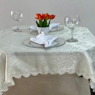 Toalha de Mesa Jacquard Acabamento Trabalhado Em Recorte 1,40m x 1,40