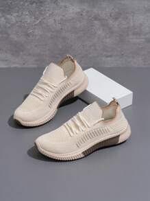 Zapatillas deportivas de mujer para exteriores 2025, con superficie de malla transpirable y de peso ligero para correr en carretera, tenis atléticos cómodos color beige