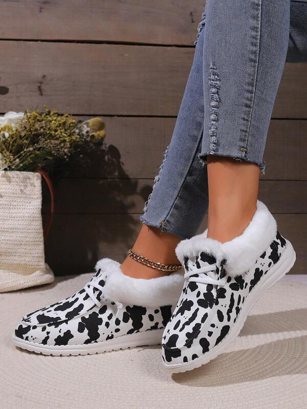 Baskets décontractées confortables à lacets et à enfiler pour grandes tailles pour femmes, imprimé vache noir-blanc, chaudes et respirantes pour l'automne et l'hiver