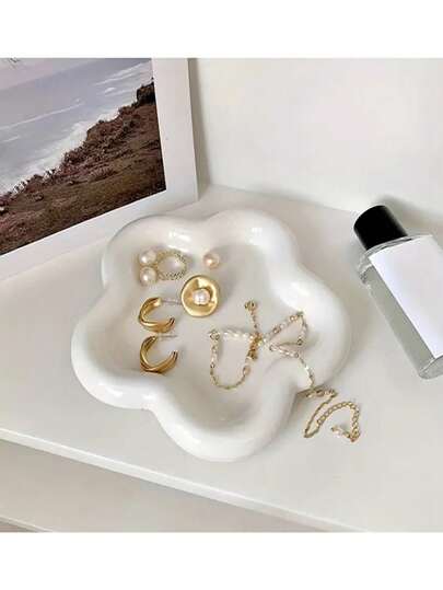 1pc Flower Shaped Jewelry Tray, Jewelry Display Board, Jewelry Storage Holder, Household Decorative Jewelry Storage Organizer, 4.13 Inches, Jewelry Not Included,For Holiday Beach, Bathroom Collection, Bedroom Collection, Large Capacity,Makeup Bag,Travel Essential