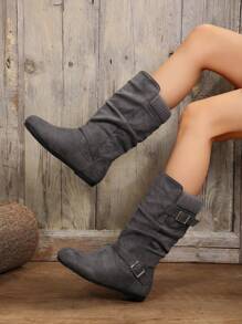 1 双女士灰色天鹅绒触感针织领褶裥鞋筒，金属条装饰一脚蹬圆头平底时尚靴子，搭配开衫