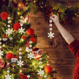 15 件雪花挂饰 - 透明亚克力悬挂雪花，用于圣诞树装饰和冬季仙境派对用品