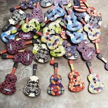30 piezas Botones de madera con forma de guitarra - Mezcla de colores - Ver 3
