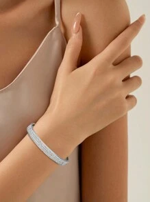 1 Stück neues  minimalistisches Armband, luxuriöses funkelndes Zirkonia eingelassenes Edelstahl Damen Armband Schmuck Silberfarbe