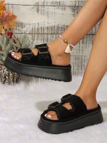 Proste, a zarazem modne, swobodne, ozdobne klamry paska, damskie futrzane kapcie z odkrytymi palcami, grube pluszowe zimowe kapcie domowe z prostym zdobieniem, płaskie, luźne palce, grube podeszwy domowe