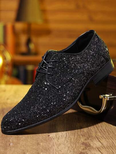 Scarpe uomo in pelle con punta affusolata e allacciatura, nuove scarpe casual eleganti con tacco alto di stile britannico alla moda per San Valentino