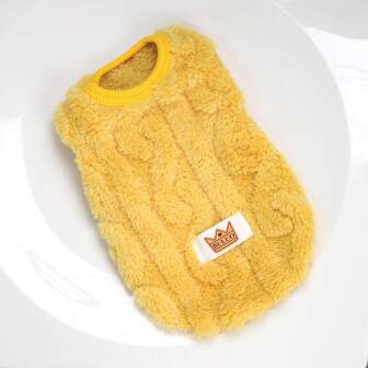 Ropa para mascotas. Chaleco de peluche grueso y cálido apto para perros y gatos pequeños para usar en invierno. Ropa para perros con la que se puede jugar felizmente al aire libre.