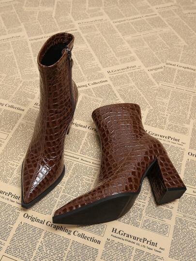 2025 Vår/Höst Nya Ankomster Eleganta Bruna Stövlar För Dam, Tjocka Höga Klackar Spetsig Tå Landsbygdssnygga Korta Stövlar För Höst/Vinter