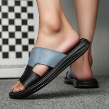 Sandalias deslizantes con diseño de color block de moda, suela suave y masaje para hombres, estilo de playa y resort al aire libre, cómodos zuecos tipo slip-on