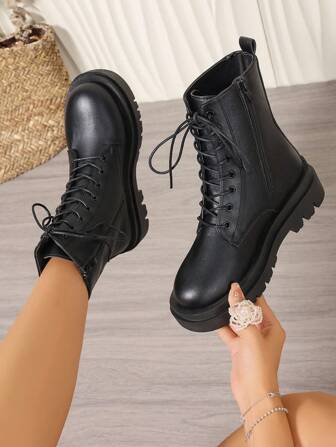 Bottes pour femmes, bottes cargo style britannique tout-aller à haute tige, bottes courtes à semelle épaisse, bottes de moto bottes noires, nouveau pour l'automne/hiver