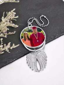 Un porte-clés personnalisé pour homme avec photo, décoration suspendue de voiture personnalisée, pendentif d'image d'aile d'ange pour rétroviseur personnalisé, utilisé pour les fenêtres principales de la voiture, décoration de Noël personnalisée, cadeau fête des pères personnalisé, cadeau d'anniversaire, cadeau de la Saint-Valentin. Mettez des photos de vos enfants, de vos proches, de vos parents et même de vos animaux de compagnie à l'intérieur, et laissez les précieux souvenirs vous accompagner pour toujours.