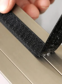 Uma tela de janela autoadesiva preta repelente de mosquitos, faça você mesmo, autoadesiva, respirável, resistente a arranhões de animais de estimação, resistente ao desgaste, a instalação é simples e conveniente