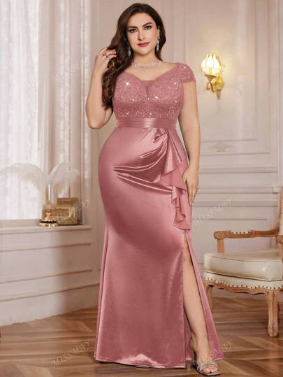 Vestido de fiesta formal de satén con cuello en V, inserto de encaje y lentejuelas en contraste, ribete de volantes y abertura en el bajo del muslo, para tallas grandes