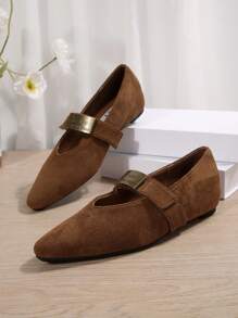 新款女士平底鞋，春秋尖头一脚蹬平底鞋，金属扣装饰，透气镂空，舒适防滑，办公室工作派对休闲学生优雅女士鞋