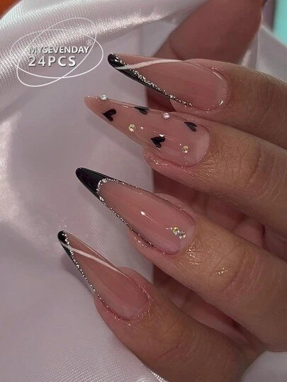 24片长款水滴形按压式假指甲贴片，心形闪亮水钻拼接，甜美酷炫日韩风女士指甲贴片。指尖新颖时尚，搭配1片果冻胶和1条摩擦条。适合女性派对、舞会、日常休闲装，可拆卸重复使用按压式指甲美甲用品