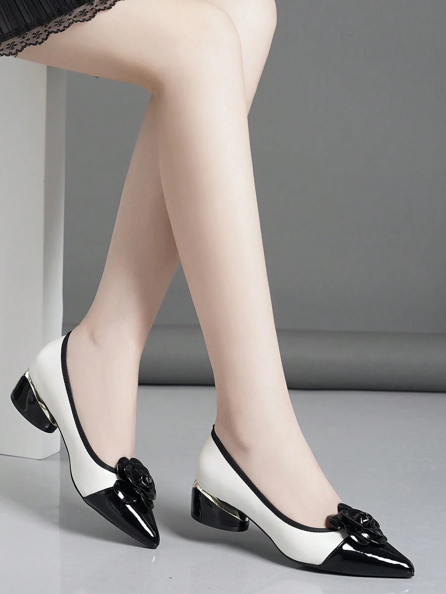 女士蝴蝶花朵尖头厚底高跟鞋，白色/黑色/银色时尚高跟鞋 - 黑與白 - 查看 1