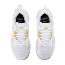 Under Armour Unisex Basketball Shoes - Curry HOVR Splash 3 Low-Top Basketball Sneakers/Recommend Ordering 0.5 Or 1 Size Up - White/Gold - View 2