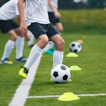 YUENFONG set di coni per marcatura 50 pezzi coni da calcio, accessori per allenamento, coni per marcaturaAdatto per calcio, cricket, rugby, hockey, tennis e molti altri sport