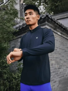 1 件 BMAI 女士新款跑步魔方吸湿排汗长袖 T 恤，带半拉链，适合跑步、徒步、健身和骑自行车等各种体育活动，具有透气和吸湿排汗性能。 - 黑色 - 查看 10