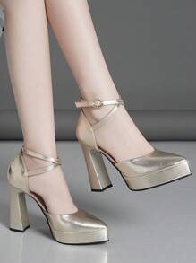 女士时尚高跟镂空凉鞋，有粉色、杏色、白色、黑色、红色、银色、金色可选