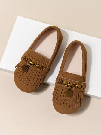 儿童休闲鞋，流苏设计，软底，适合户外活动和校园穿着