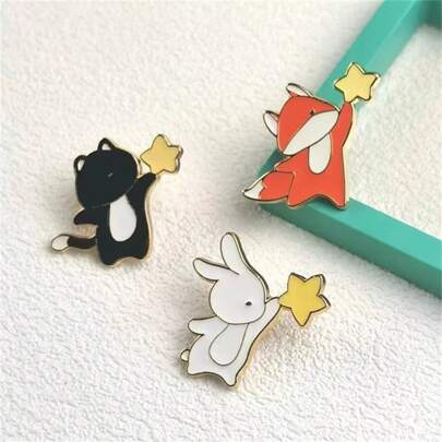 韩版抱星兔、黑熊、狐狸胸针。可爱小动物珐琅金属徽章，适合衣服、帽子，可爱礼物，男女通用