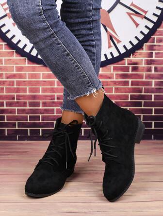 Stivali alla caviglia da donna con punta tonda, in colore nero tinta unita, con lacci e tacco basso, stivali corti alla moda per tutti i periodi dell'anno, con tacco quadrato retrò adatti per occasioni formali