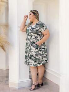 Plus Size Short V-Neck Dress With Pocket - màu xanh lá - Xem 2
