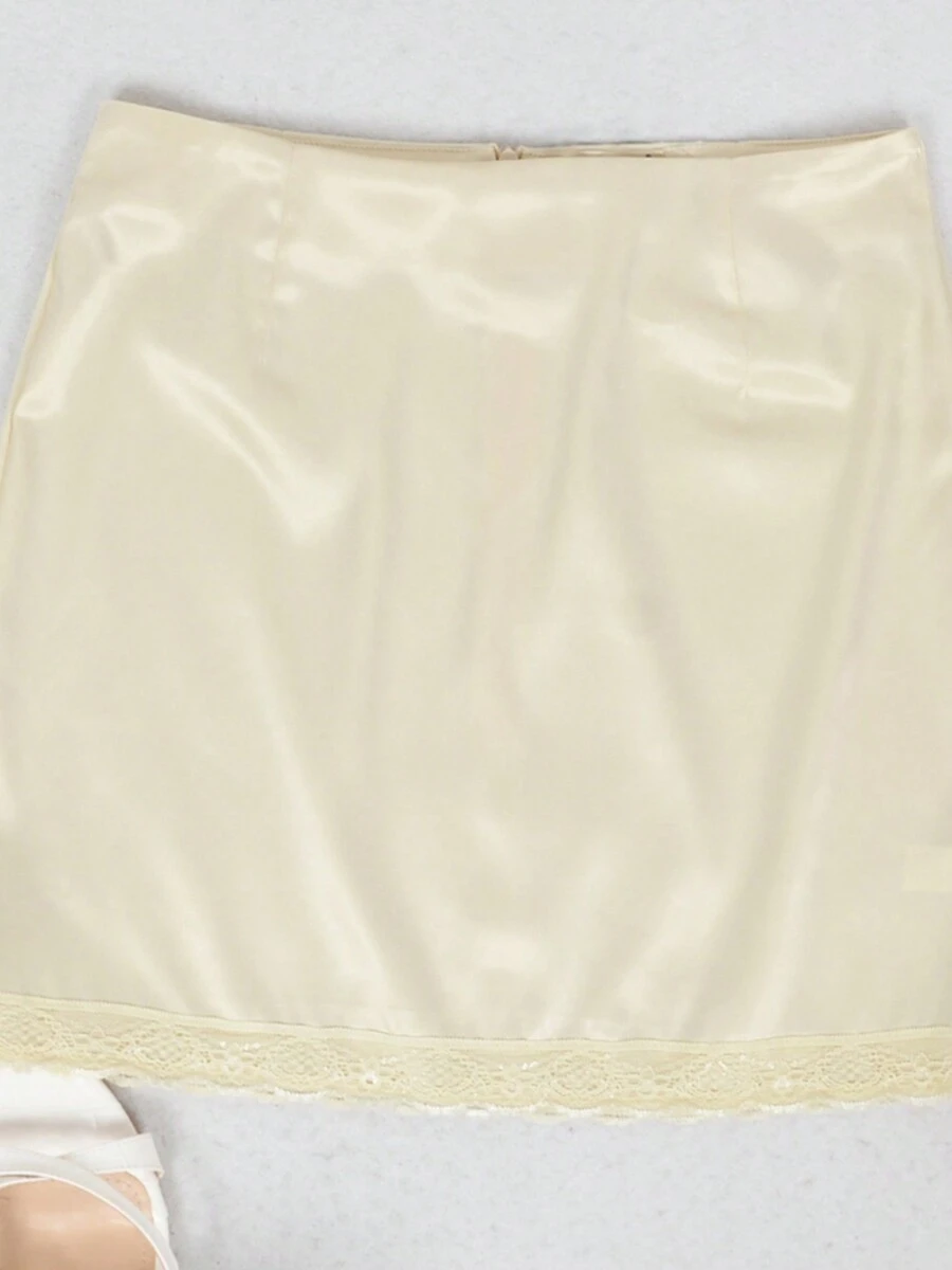 Minifalda de tirantes con dobladillo de encaje - Blanco - Ver 1