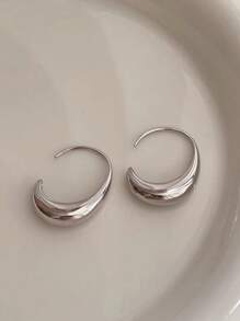 1 对简约优雅的时尚耳钩