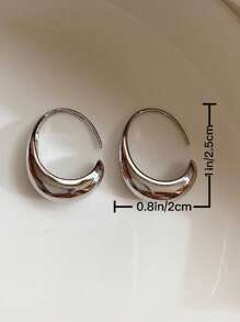 1 对简约优雅的时尚耳钩