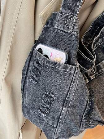 2024新款简约大容量休闲牛仔斜挎包破洞细节装饰街头风可调节肩带男女通用纯色单肩包大学生