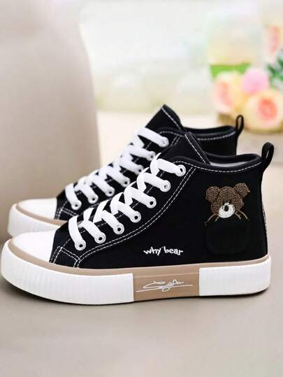 Zapatillas de casuales deporte para mujer,lona de altasuperior con dibujo de oso para mujer,Lindas Zapatillas De Lona Altas Para Mujer,Edición De Otoño,Con Detalle De Oso De Bolsillo,Zapatos de Lona de Ccaña Alta Para Mujer Con oso de Moda,Calzado Informal Con Estampado de Oso Para Mujer,Cabeza Redonda,Primavera y Otoño Estilo Universitario Zapatillas de Lona,Deportes al Aire Libre Cómodo Estilo Casual Zapatos de Lona de Caña Alta Con Plataforma Plana Delantera con Cordones,Zapatillas de Lona de Caña Alta Para Estilo Preppy,Zapatos Deportivos Informales Negros Para Mujer
