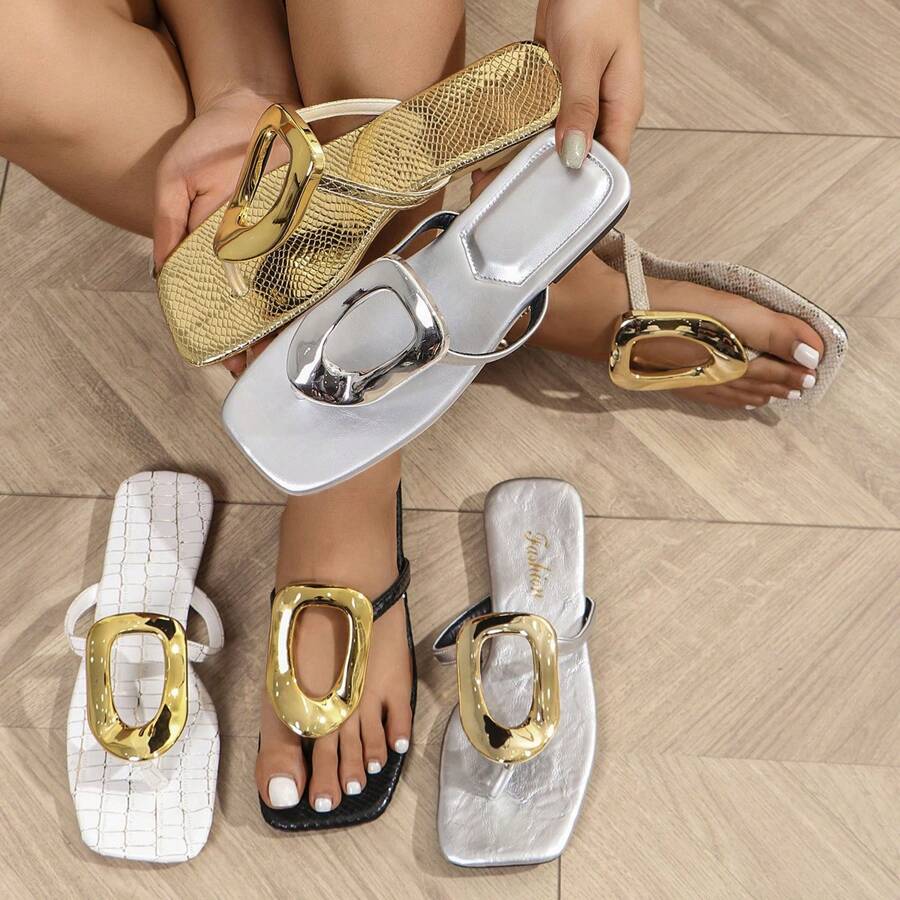 Nuevas sandalias planas doradas cómodas y de moda, de estilo de resort de verano, con decoración de escamas de pez elípticas huecas para mujeres