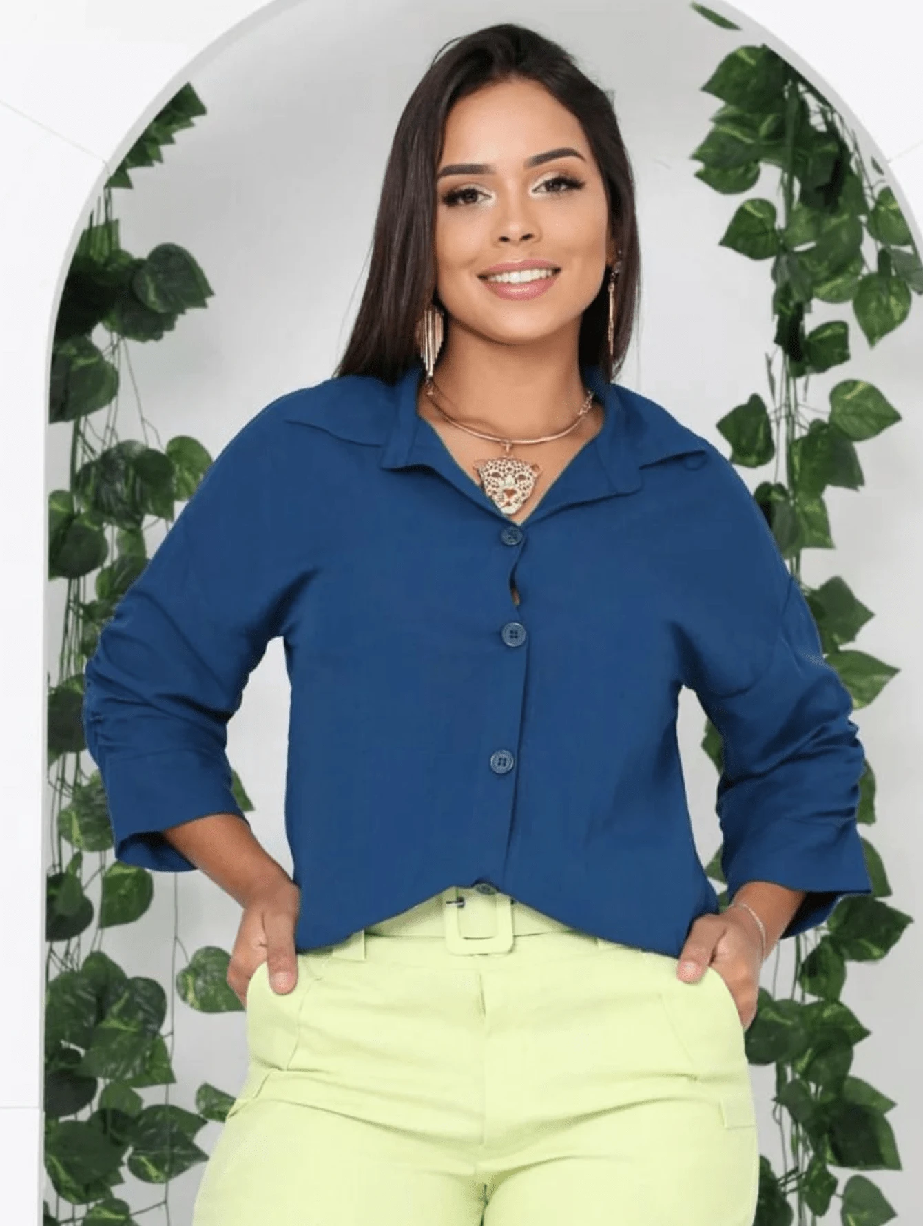 DRESS SHIRT WITH COLLAR AND FRONT BUTTONS, PLEATED SLEEVES. - 藍色 - 查看 1