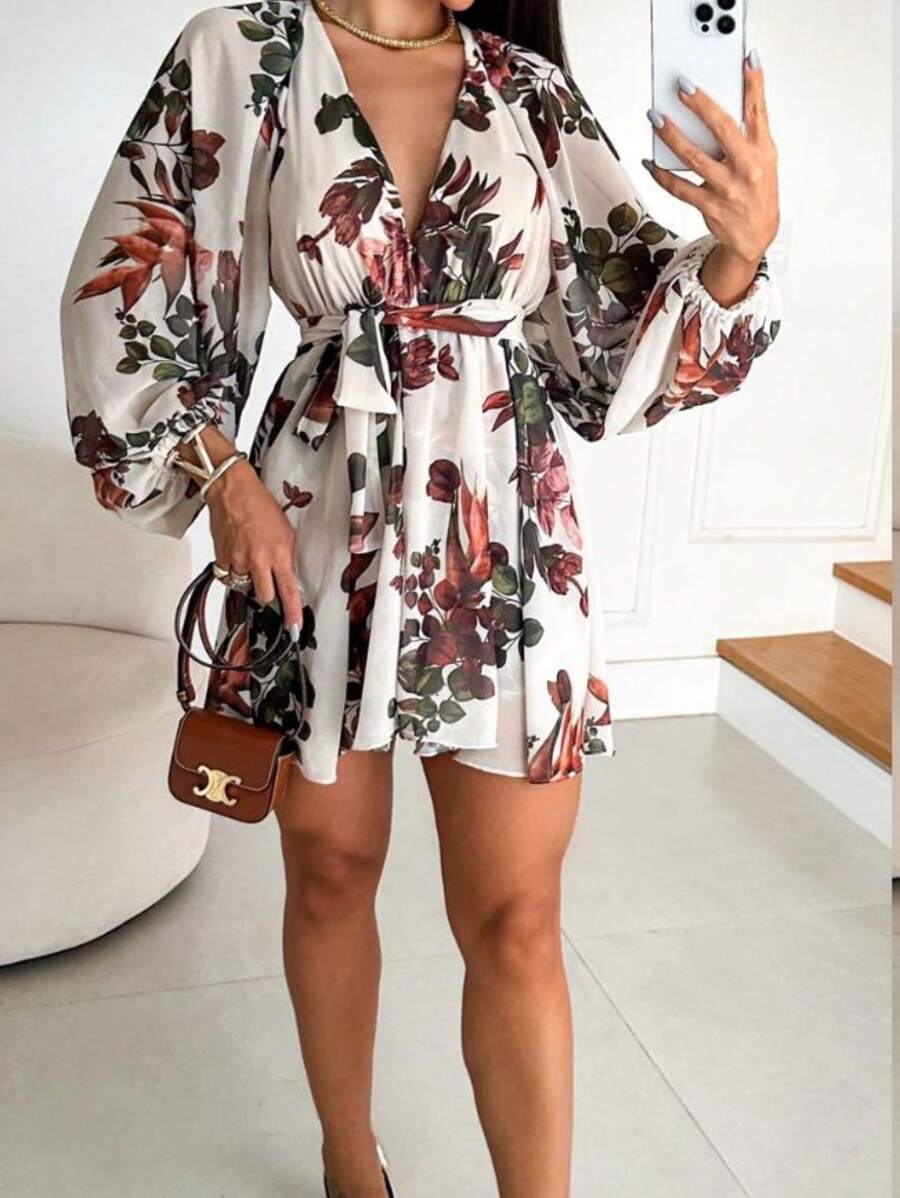 Women's V-Neck Long Sleeve Floral Chiffon Romper - 白色背景 - 查看 1
