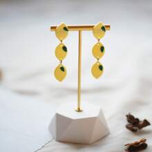 1 对手工制作的聚合物粘土水果滴耳环，带有雏菊花卉图案 - 可爱的草莓和柠檬吊坠耳环，适合女士，轻巧的个性珠宝，带有波西米亚风的夏日氛围，非常适合度假、海滩、野餐和日常装扮，Y2K 美学 - 水果耳環 - 查看 13