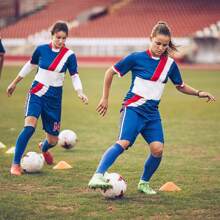 YUENFONG set di coni per marcatura 50 pezzi coni da calcio, accessori per allenamento, coni per marcaturaAdatto per calcio, cricket, rugby, hockey, tennis e molti altri sport