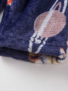 Bata de baño suave con capucha de franela gruesa para niño pequeño, con estampado de astronauta espacial y cohete, adecuada para después del baño, otoño e invierno - Azul Marino - Ver 8