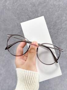 一副经典圆形镜框变色眼镜，适合女性日常佩戴，可用作沙滩配饰，是秋冬季女性日常穿搭、商务休闲装的理想之选，也是夏季海滩度假、户外活动和旅行的完美礼物。 - 淺灰色 - 查看 4