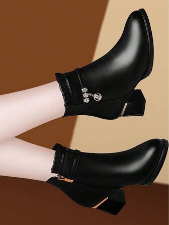 Nuevas botas cortas de puntera redonda para mujer, Otoño/Invierno 2025, Tacón grueso y tacón medio, Suela blanda de gamuza con strass, Botas delgadas versátiles