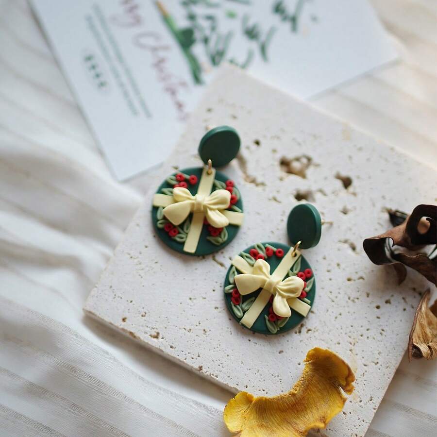 1 Pair Fashionable Classic & Trendy Unique Santa Claus & Gingerbread