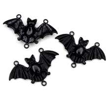 5 Stücke 48x30mm Metall Fledermaus Handgefertigte Anhänger mit Schlaufenverbinder Bastelzubehör für DIY Halloween Dekoration Schmuckherstellung