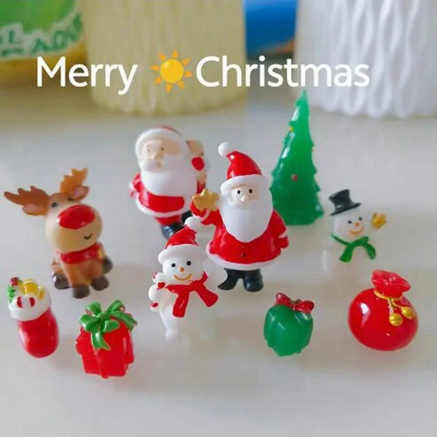 Bộ trang trí Giáng sinh 10 món - Tượng ông già Noel, người tuyết và tuần lộc kèm vớ và quà tặng - Tượng nhỏ bằng nhựa dùng để trang trí nhà cửa, văn phòng và xe hơi Quà tặng Giáng sinh