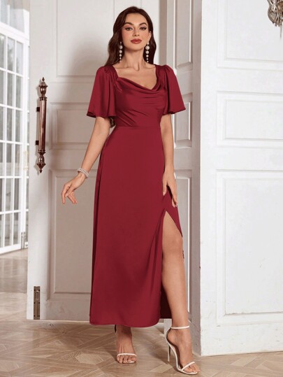 Weihnachts-Cocktailkleid mit einfarbigem drapiertem Kragen, Wickelrock und Schlitz