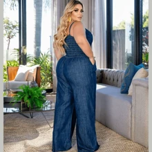 Macacão Jeans Plus Size Pantalona - Azul Marinho - Visão 2
