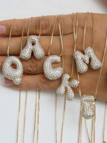 1 pezzo Collana con ciondolo a lettera da A a Z, esageratamente deformata, micropavé con zirconi cubici, placcata in oro 18K, ciondolo a iniziale per uomo e donna