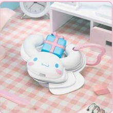 Miniso Sanrio Hello Kitty 50 周年系列盲盒，独家复古设计，优质 PVC 工艺，非常适合展示和生日礼物（1 个，随机发货） - 彩色 - 查看 8