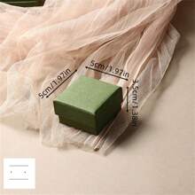 1 件复古绿色简约方形天鹅绒内衬珠宝盒、礼品包装手提包